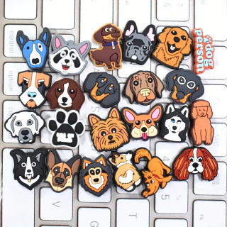 DogPins – Zestaw 10 przypinek do butów z motywem piesków (mix losowy)